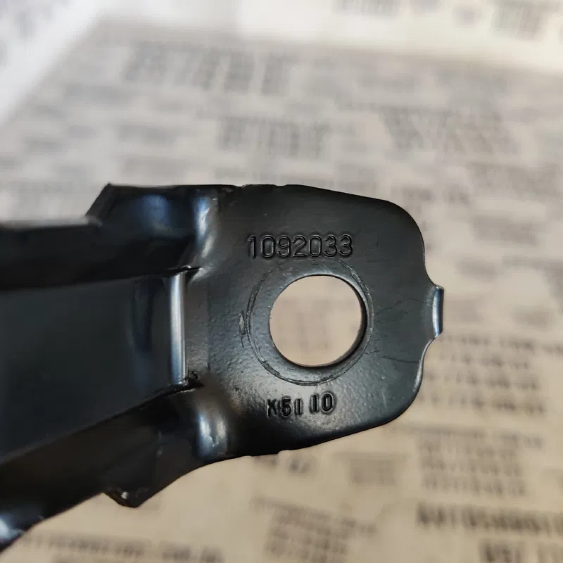 Кронштейн ременя безпеки Mazda 6 GJ (12-21) OEM 1092033