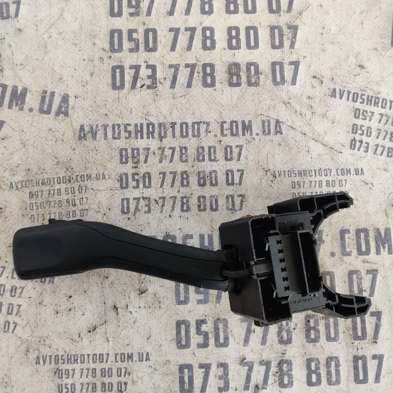 Перемикач підрульовий VW Golf 4 (97-06) правий OEM 494551