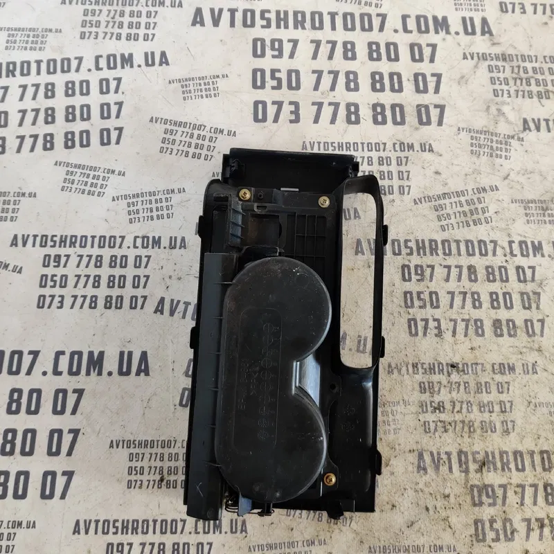 Накладка салону Mazda 3 BK (03-09) OEM bp4k64361