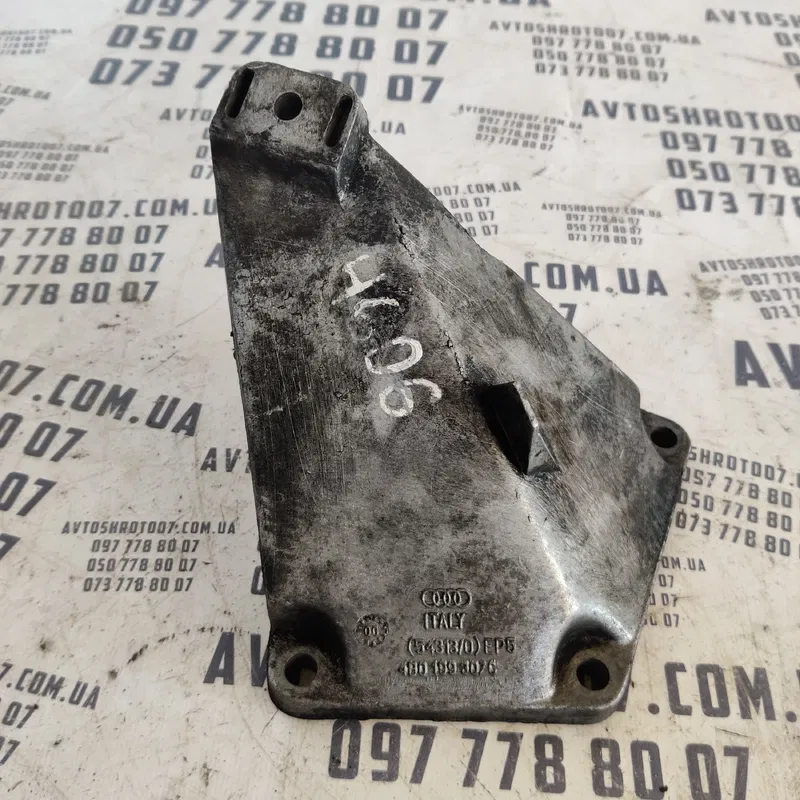 Кронштейн подушки двигуна Audi A4 B5 (94-01) ліва 4B0199307C