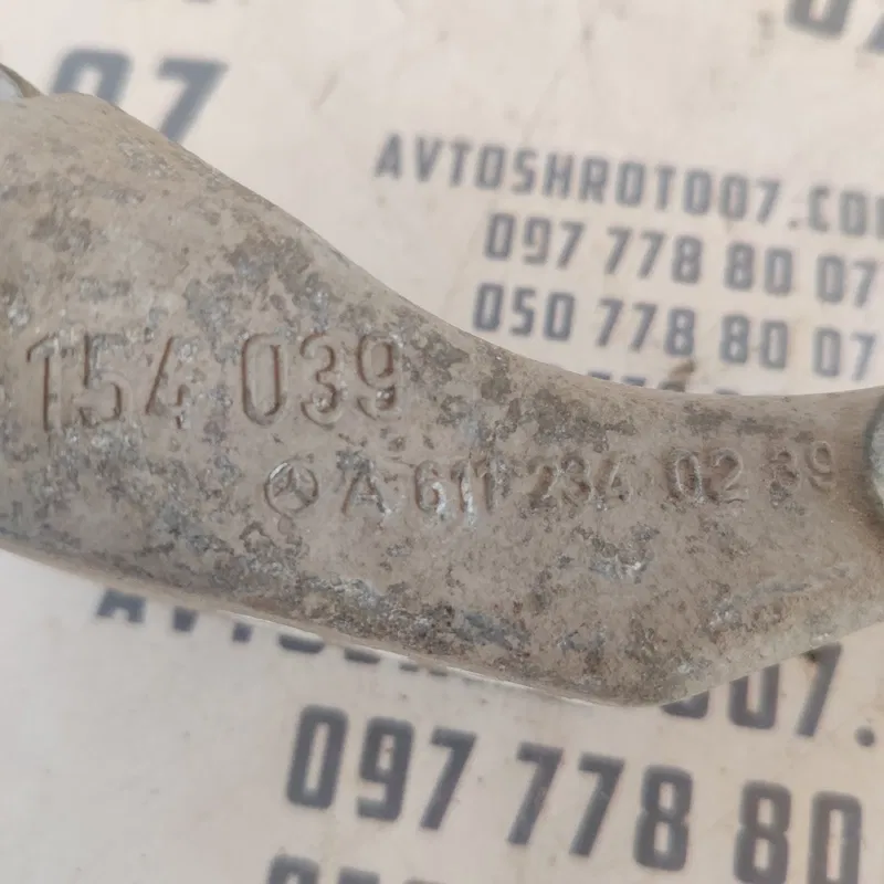 Кронштейн компресора MB S-Class W220 (98-05) OEM a6112340239