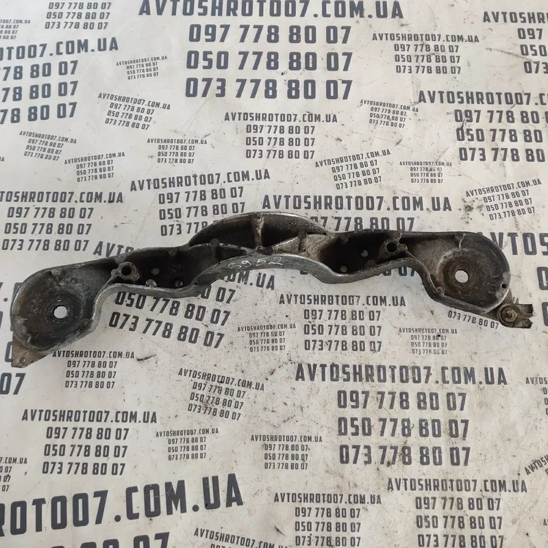 Кронштейн підрамника BMW 320 E46 задній OEM 1094421