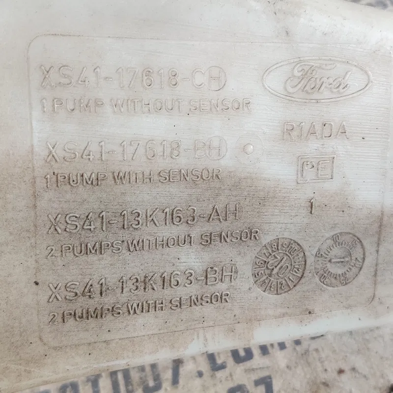 Бачок омивача лобового Ford Focus MK1 (98-04) OEM xs4117618