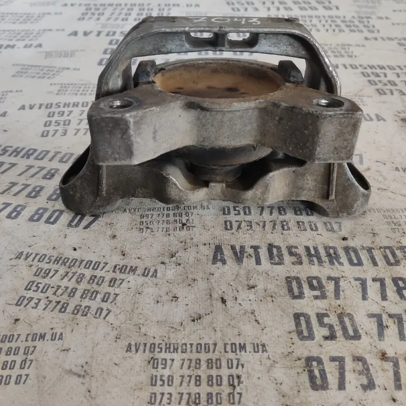 Подушка двигуна Ford Focus MK1 (98-04) права OEM 81077588