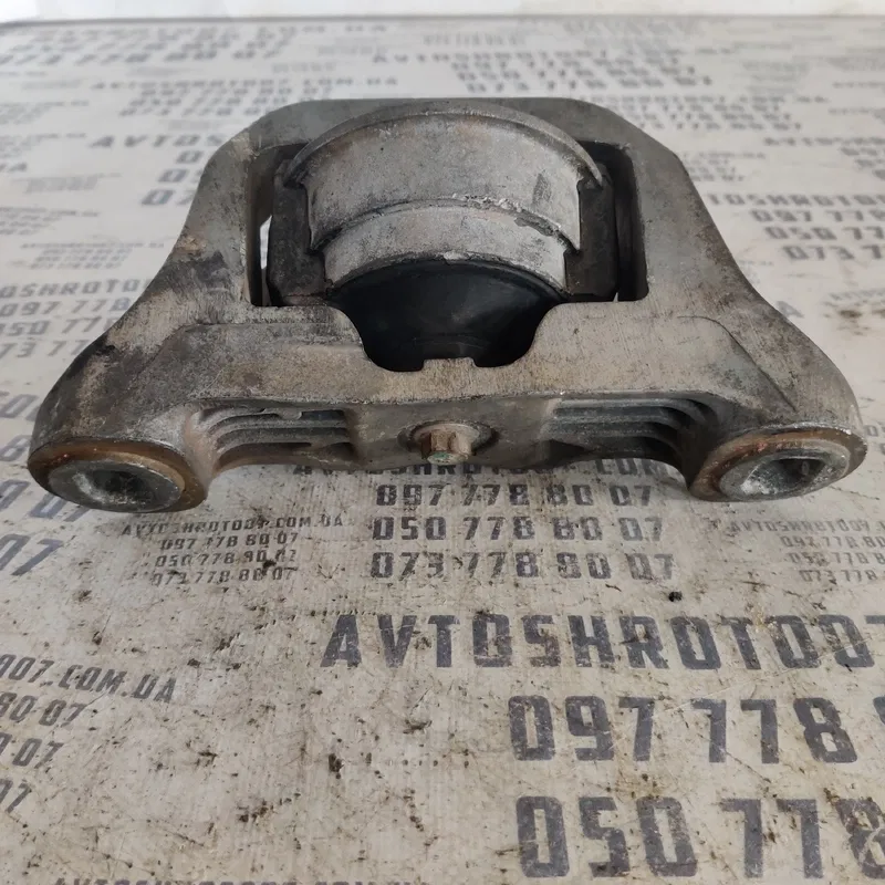 Подушка двигуна Ford Focus MK1 (98-04) права OEM 81077588