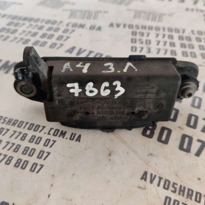 Ручка зовнішня Audi A4 B5 (94-01) задня ліва OEM 4a0839205