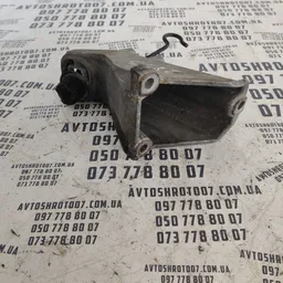 Кронштейн подушки двигуна Audi A6 C4 94-97 лівий 4a0199307a фото 2
