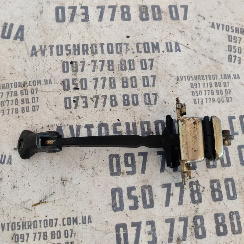 Обмежувач дверей Geely MK 06-15 1.5 бенз зад ліва OEM 576052