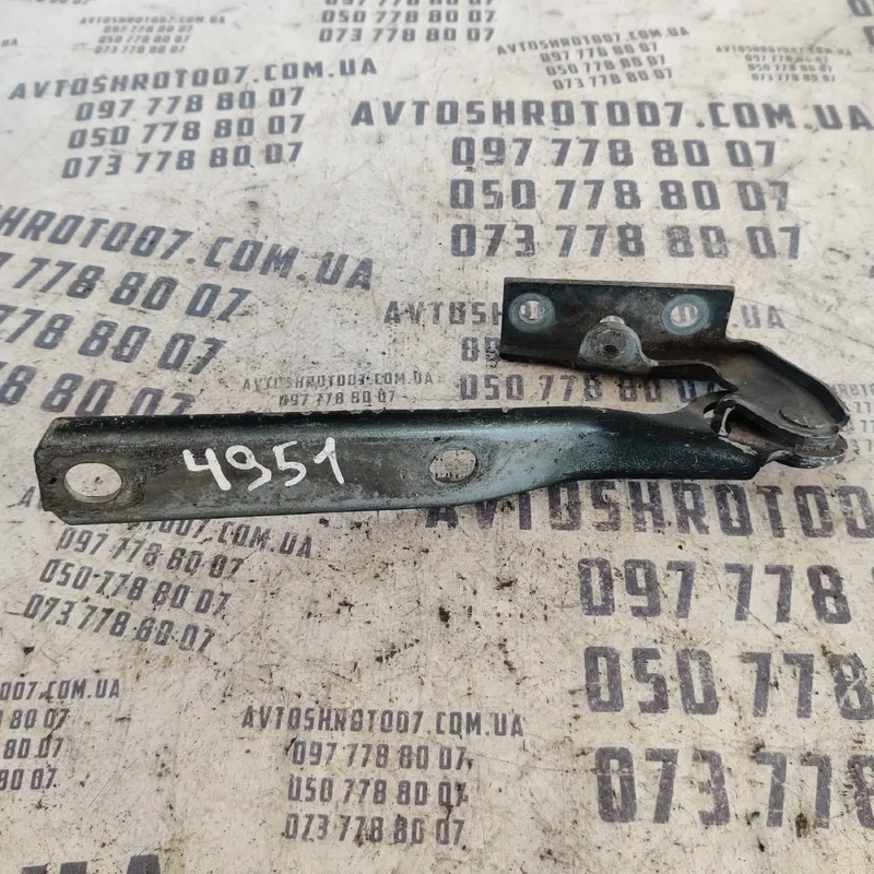 Петля капоту Audi A4 B5 (94-01) Права OEM 8d0823302b