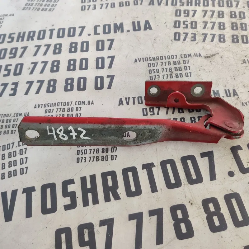Петля капоту VW Passat B5 (96-05) права OEM 3b0823302