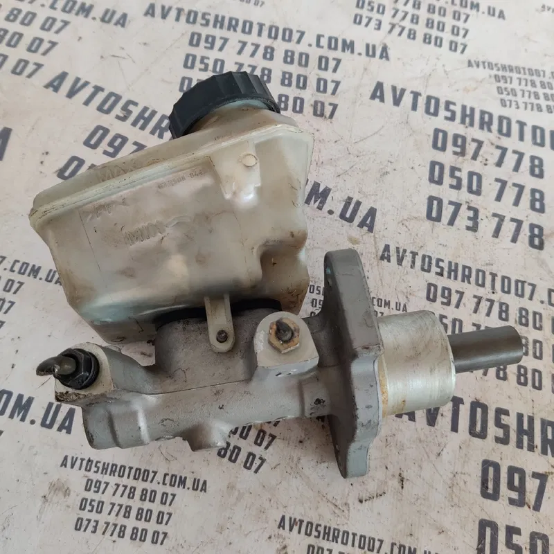 Головний тормозний циліндр BMW 320 E46 OEM 3350884451