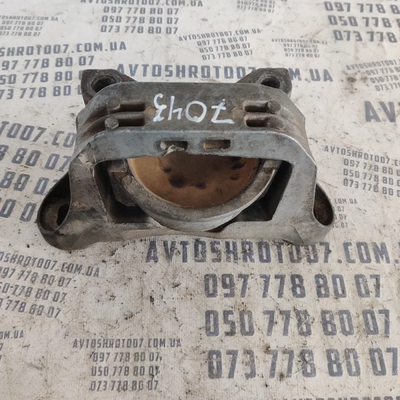 Подушка двигуна Ford Focus MK1 (98-04) права OEM 81077588
