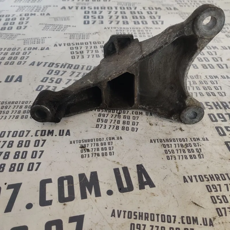 Кронштейн КПП Ford Focus MK2 (04-11) OEM 98ab7m125af