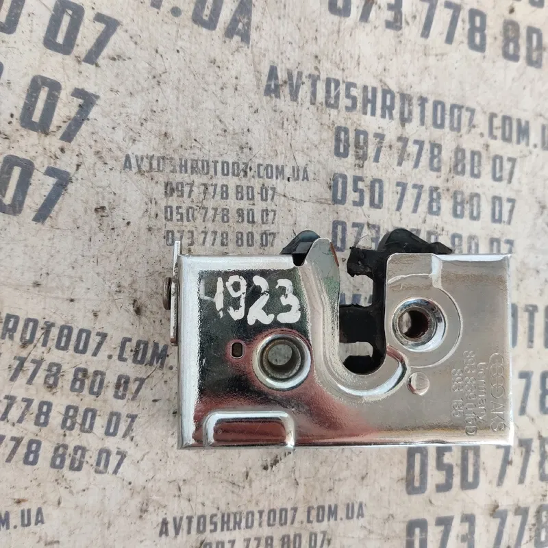 Замок дверей Audi 80 B3 (86-91) задній правий OEM 893839016d