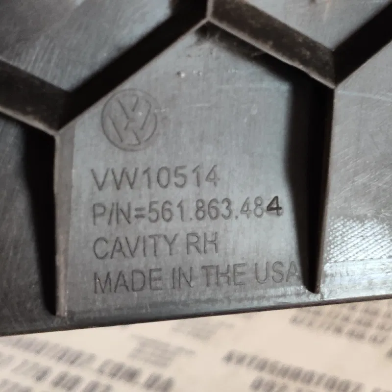 Накладка порога VW Passat B8 USA пр. пер. OEM 561863484