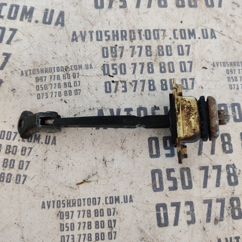 Обмежувач дверей Geely MK 06-16 1.5 бенз зад. пр. OEM 576052