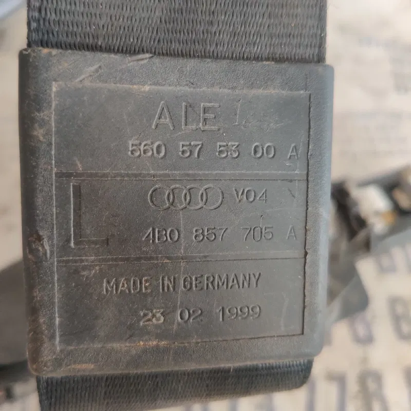 Ремінь безпеки Audi A6 C5 (97-05) перед. лів. OEM 4b0857705a