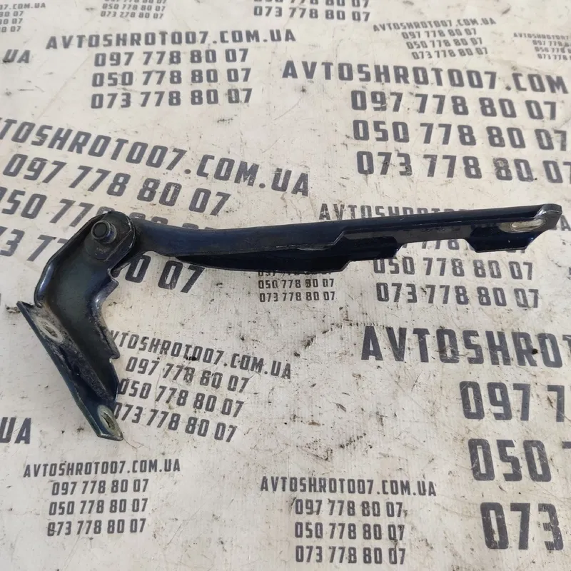 Петля капоту Audi A6 C5 (97-05) права OEM 4B0823302D