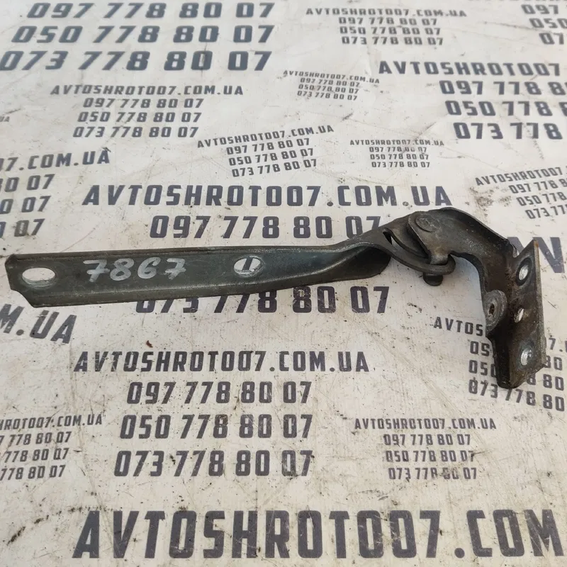 Петля капоту ліва Audi A4 B5 OEM 3B0823301
