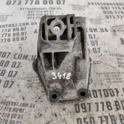 Кронштейн подушки Audi A8 D2 (94-02) права OEM 4d0199308a