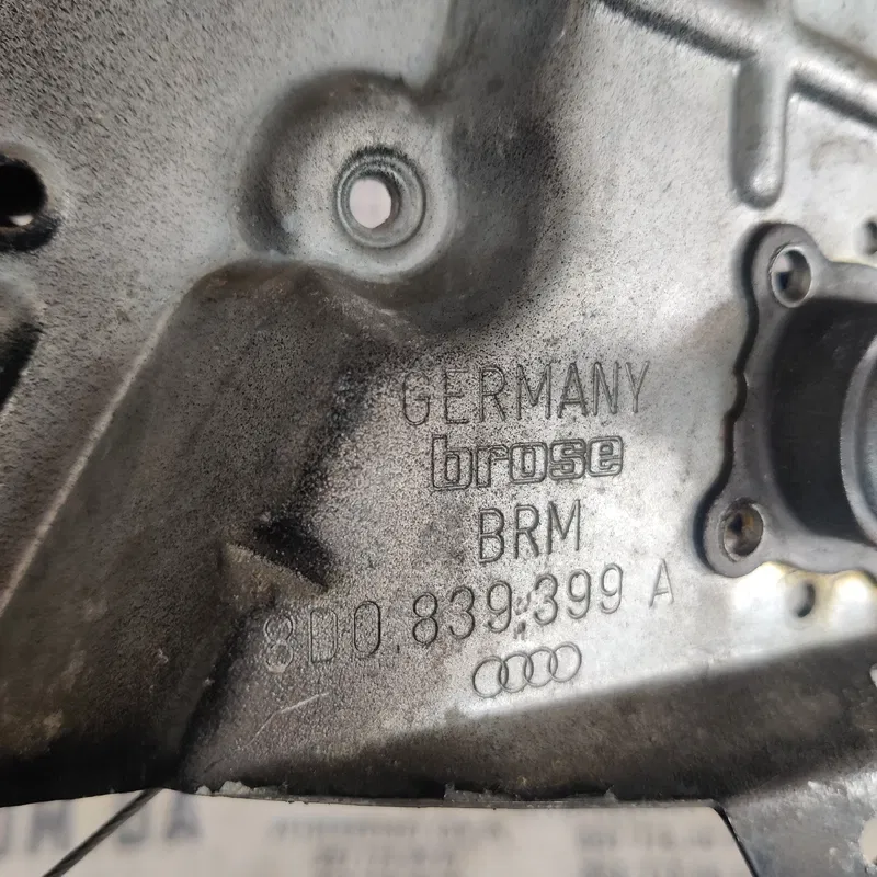 Склопідіймач Audi A4 B5 (94-01) задній лівий 8D0839399A