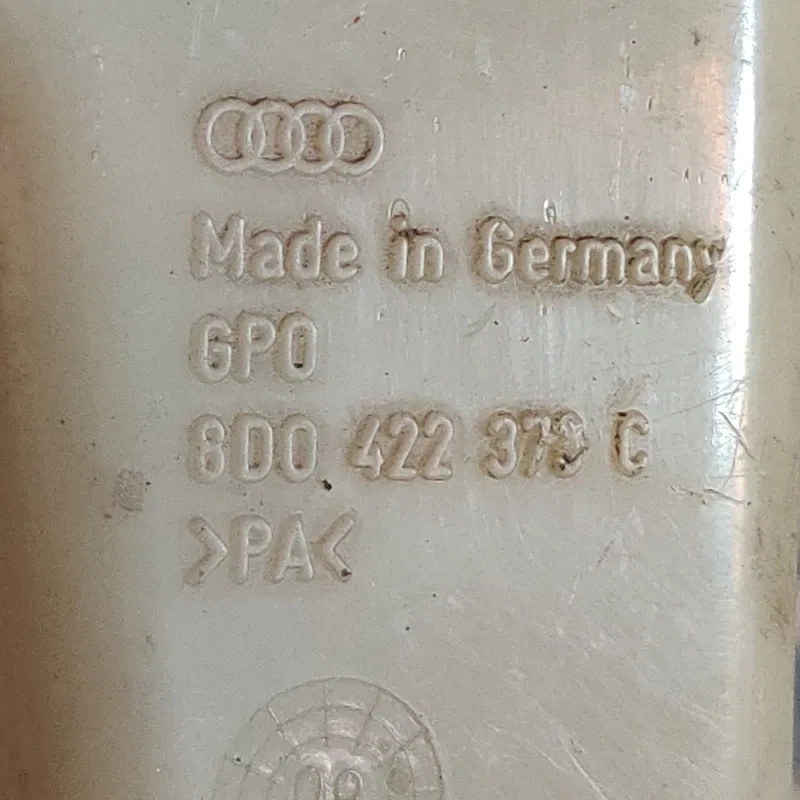 Бачок насоса ГУР Audi A6 C5 (97-05) OEM 8D0422373C