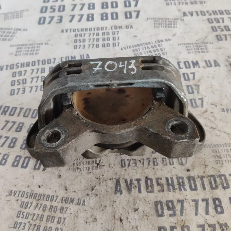 Подушка двигуна Ford Focus MK1 (98-04) права OEM 81077588