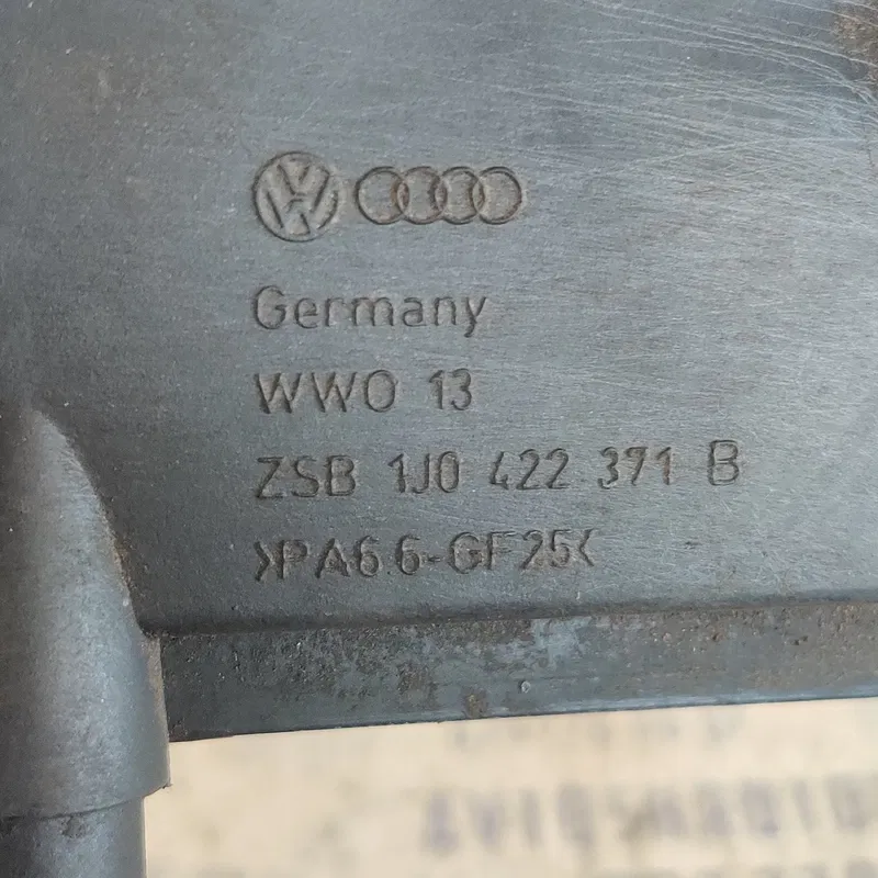 Бачок насосу ГУР Volkswagen Golf 4 (97-05) OEM 1j0422371b