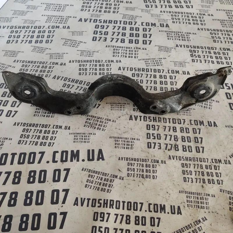Кронштейн підрамника BMW 320 E46 задній OEM 1094421