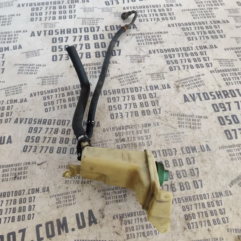 Бачок насосу ГУР Volkswagen Passat B5 (96-05) OEM 8D0422373C