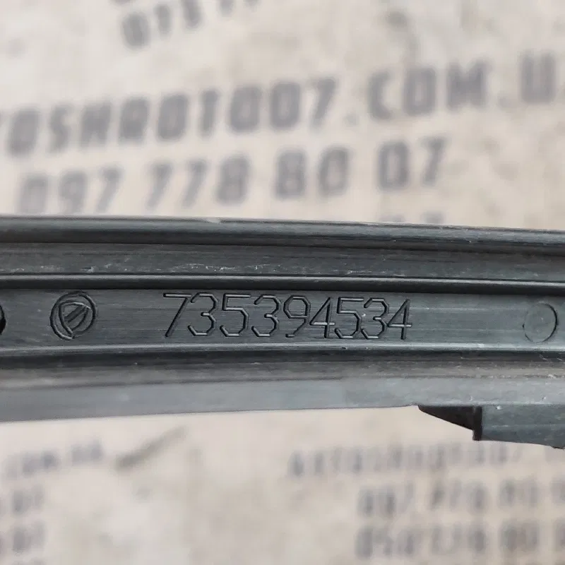 Направляюча скла Fiat Doblo права OEM 735394534