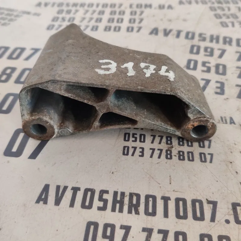 Кронштейн компресора MB S-Class W220 (98-05) OEM a6112340239