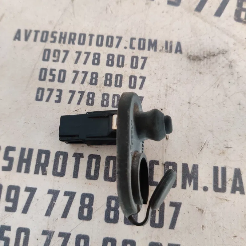 Кінцевик дверей Geely MK (06-15) 1.5 бенз перед OEM 574008