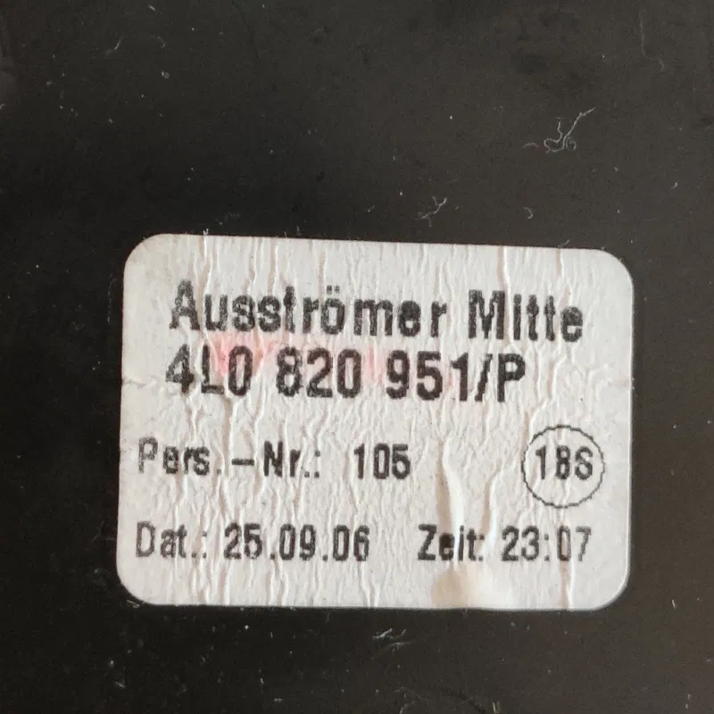 Дефлектор Audi Q7 4L (05-15) 3.6 бенз перед OEM 4L0820951P