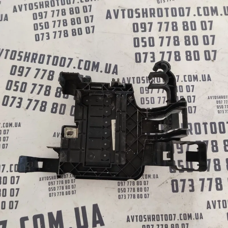Блок запобіжників Skoda Rapid (12-20) OEM 6R0937550A