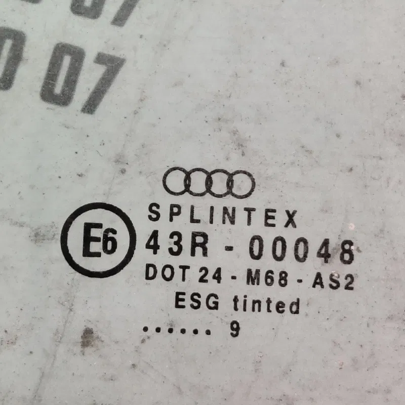 Скло дверей Audi A6 C5 (97-05) заднє праве OEM 43R00048