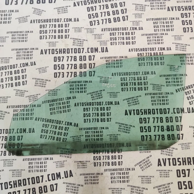 Скло дверей Audi 80 B3 (86-91) переднє ліве OEM 43r001193
