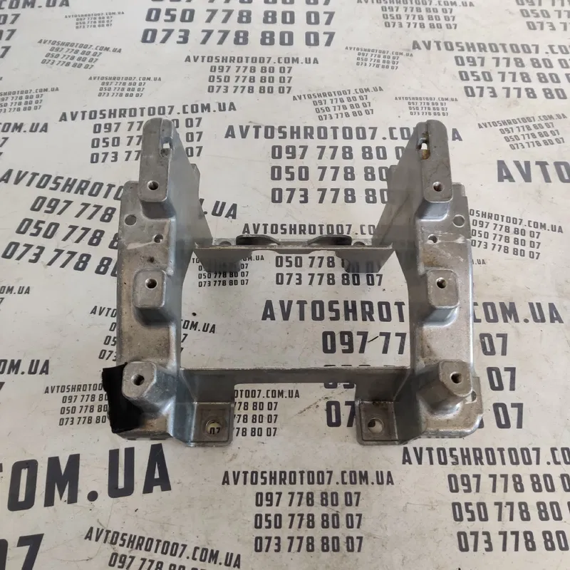 Кронштейн торпедо Audi Q7 4L (05-15) 3.6 бенз OEM 7L0863345