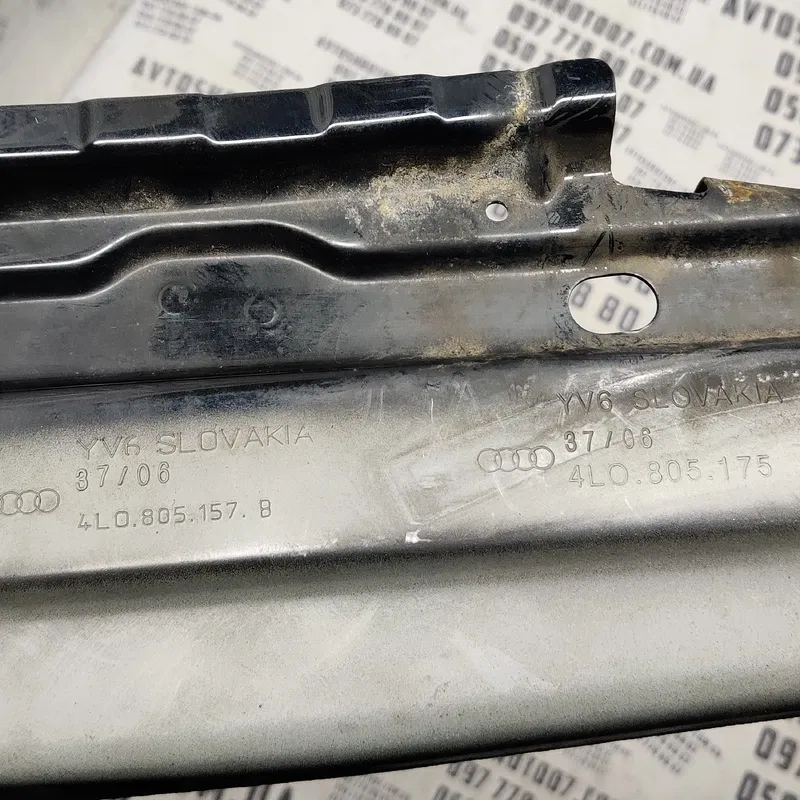 Кронштейн крила Audi Q7 4L (05-15) 3.6 ліва OEM 5571147012