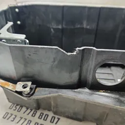 
Кришка акумулятора Audi Q7 4L 05-15 3.6 Бенз OEM 7l0864643b фото 5
