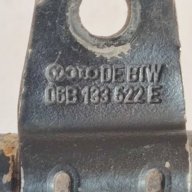 Трубка системи охолодження Audi A4 B8 (08-15) OEM 06B133522E