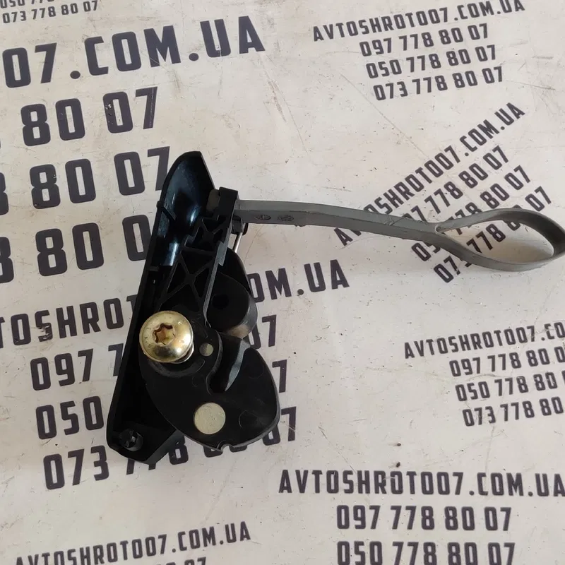 Замок заднього сидіння Citroen C1 OEM l0011560