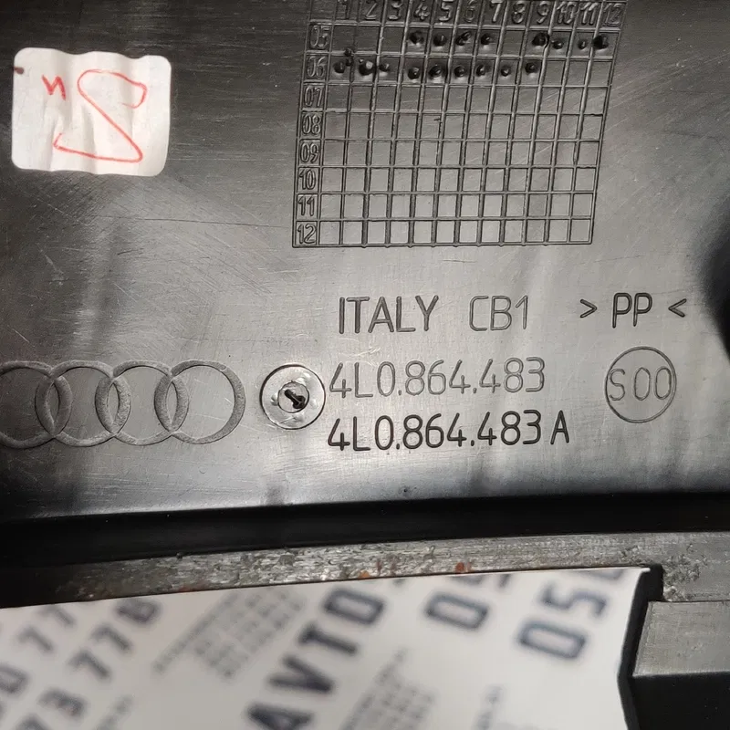 Накладка Audi Q7 4L (05-15) 3.6 бенз задня OEM 4L0864483A