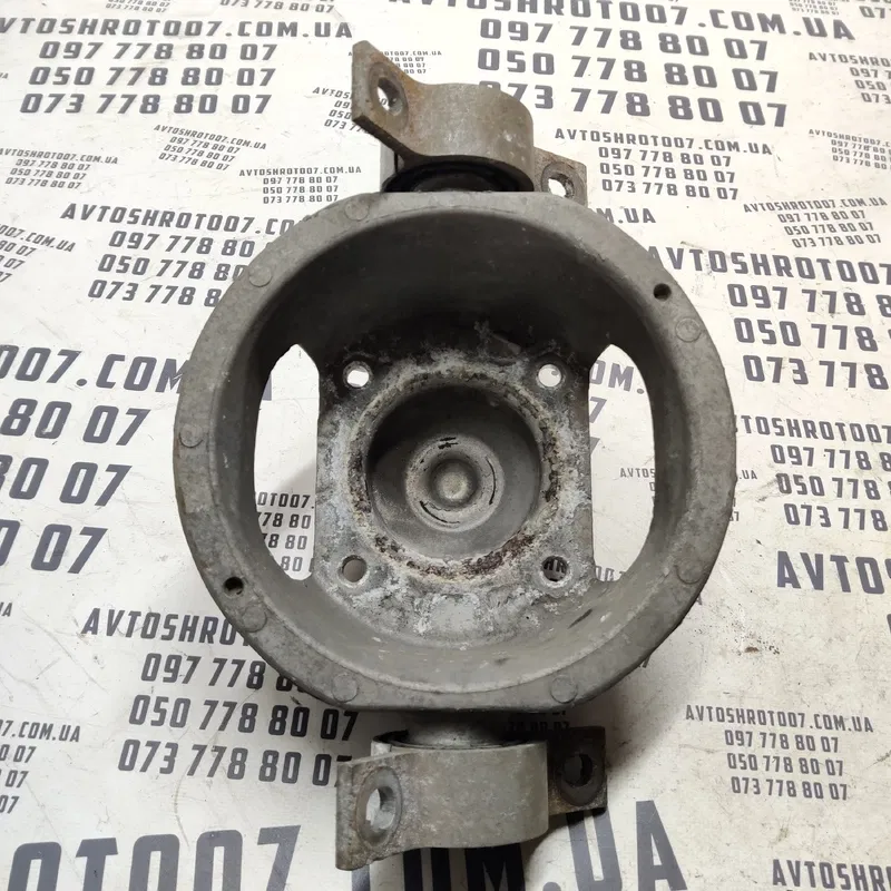 Опора аморт. Audi Q7 (05-15) 3.6 задня права OEM 7L0512345B