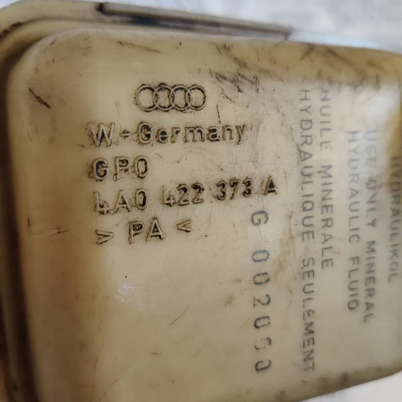 Бачок насосу ГУР Audi A6 C4 (94-97) OEM 4a0422373a