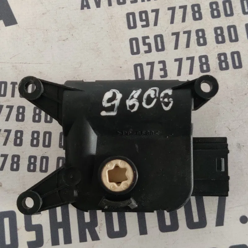 Двигун заслінки пічки Skoda Octavia A5 (04-13) 1K0907511D