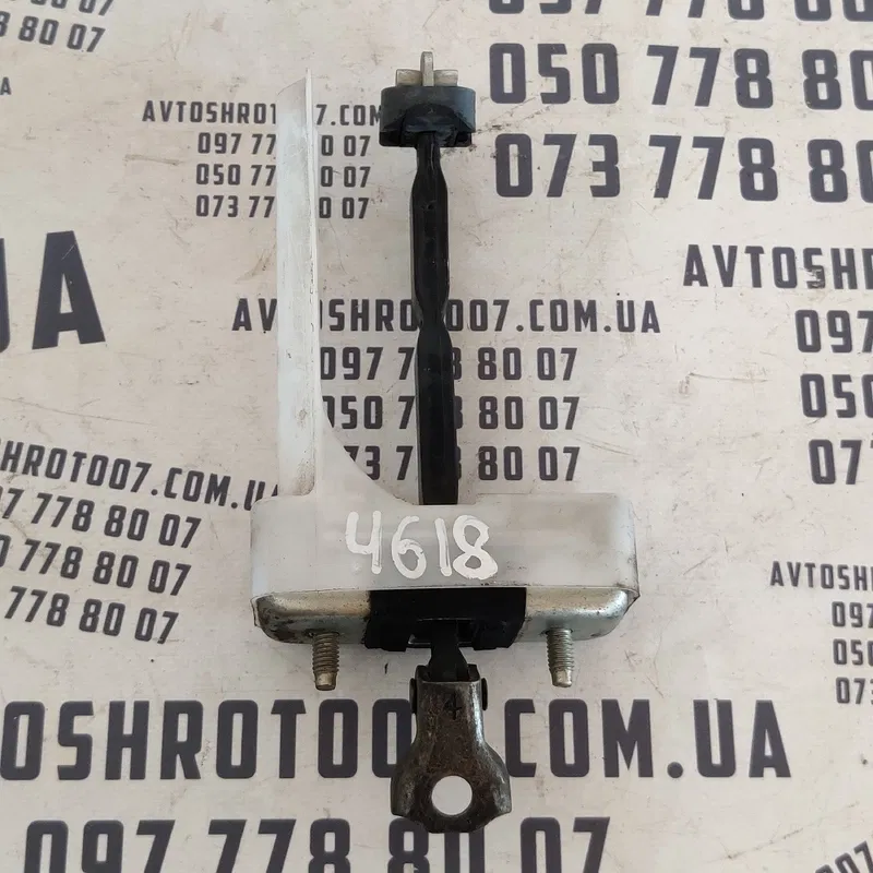 Обмежувач дверей Lexus RX 350 (08-15)