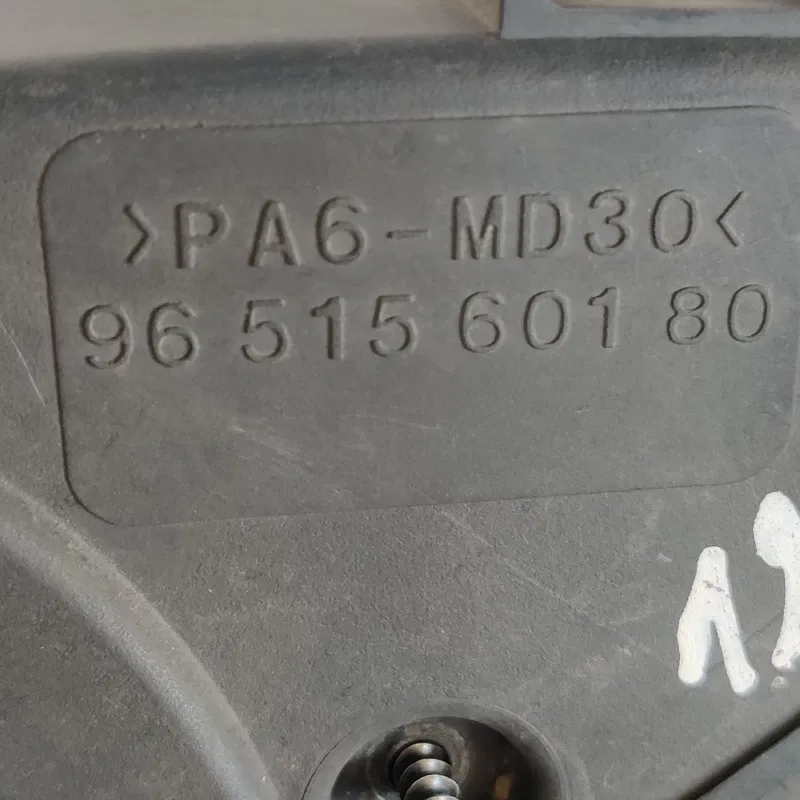 Кришка двигуна Citroen Berlingo OEM 9651560180