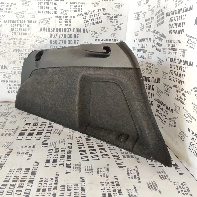 Накладка салону Audi Q7 4L 05-15 3.6 задня права 4M0867980B
