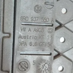 Блок запобіжників Skoda Rapid (12-20) OEM 6R0937550A фото 3